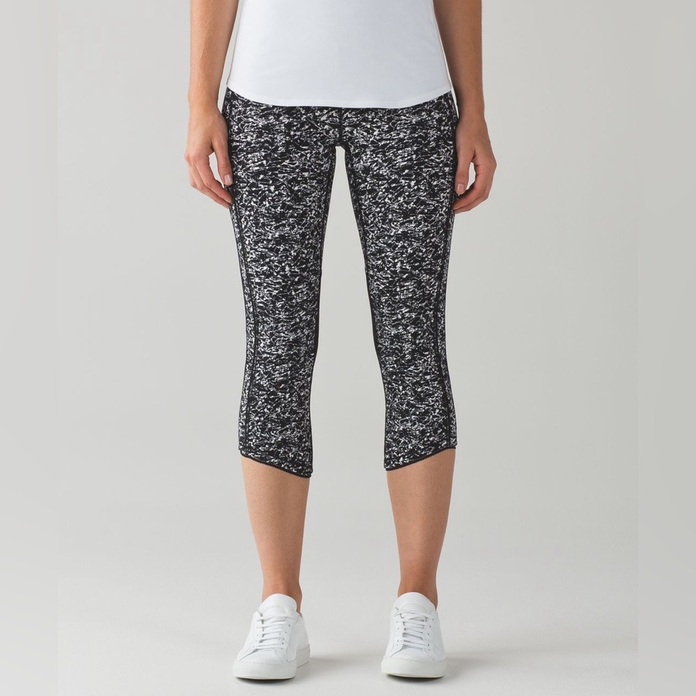 Lululemon Deep Breath Crop (21" )